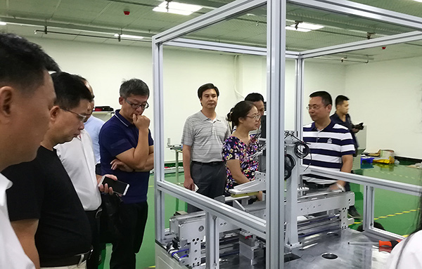 廣西桂平市市委書記鐘暢姿、副市長蒙星強一行蒞臨深科特參觀指導(dǎo)